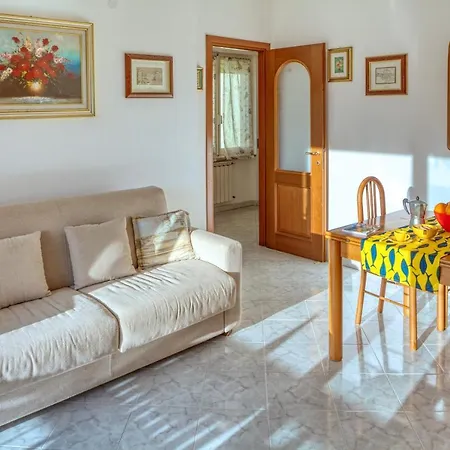 Elena House Apartmán *